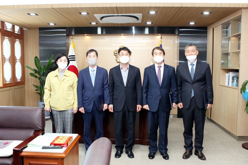 1.예천군의회, 2019회계연도 결산검사 위원 위촉장 수여